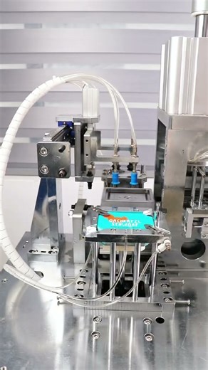 Colordowell Full-automatic Button Making Machine