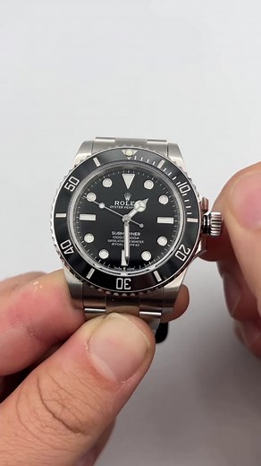 Can you tell the fake from the winding sounds?🤔 #fyp #realvsfake #crmlife #educationalpurposes #rolex #miamirolex #crmjewelers #miamiwatch