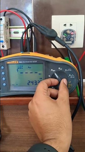 RCD, RCBO tripping time testing by Fluke multimeter 1663