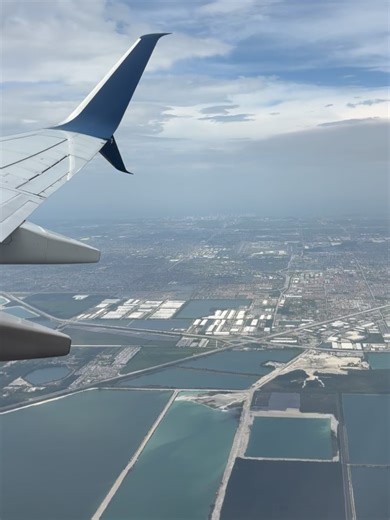 Saylor Hawkins on Instagram: "Day 6/12 : June ✈️ 🏠👴🏿🎨🥊"