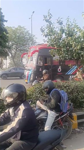 Delhi pin code 110084 Burari Se jab ham wazirabad taraf ate hai pickup or car ki accident hua hai