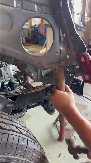 How to repair and pull the front wheel arch of a Toyota Revo car.#carrepair #car #carbodypaint