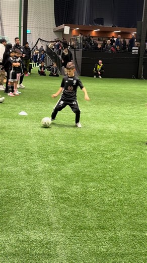 Inomhus femman. Philips highlights, Philips utveckling och hur viktig plats han har i ett fantastiskt lag! Han har kul på plan, och han trivs i sin roll som medspelare! Skin min stjärna ❤️ #mammasprins #goldenboy #forboll @vasbyff2017 | Diana Madonna Gumussoy