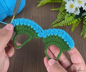 175K views · 3.1K reactions | very nice idea  crochet  strawberry mini bag  #crochet | Knitting & Crochet World | Facebook