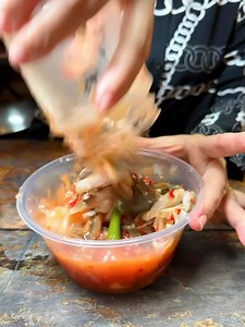 ចត់បាយមែនទេ នេះនែ៎ ជ្រក់ក្តាមញ៉ែ ជាតិណាស់ ឆាតមកដើម្បីបាន ប្រម៉ូសិនណាចា៎ 😋 | Cooking With Sros