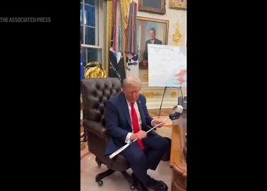 Trump thanks Ukrainian serviceman for veteran's golf putter presented to him by Zelenskyy