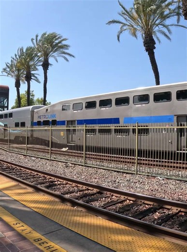 Metrolink 719 arrives into Fullerton with F59PHR 873 trailing!