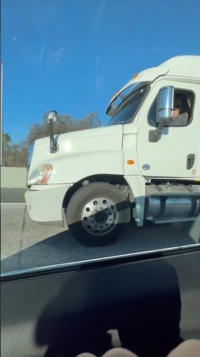 JH Logistics 2018 Freightliner Cascadia Lightweight Truck