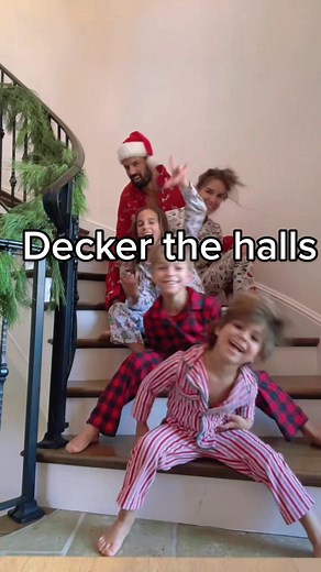 Lalalalalala #familytime #christmas #christmasfamily #fyp #foryou #foryourpage #foru #holiday #familychallenge #fun #fypシ