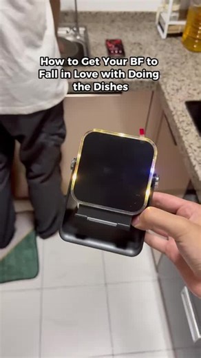 🎵✨ Moet u ook altijd van die rommelige kabels en ingewikkelde installaties af? Ontmoet uw nieuwe favoriete audiomaatje – de alles-in-één draadloze inductiestation dat uw ruimte transformeert en elk moment verbetert! 🎶 Directe weergave – Plaats uw apparaat en het start automatisch met afspelen dankzij magnetische inductie! 🔄 Dubbele verbindingsmodus – Schakel naadloos tussen inductiemodus en Bluetooth 5.3 voor soepele, onderbrekingsvrije audio. 🌈 Dynamische RGB-verlichting – Geniet van kleurv