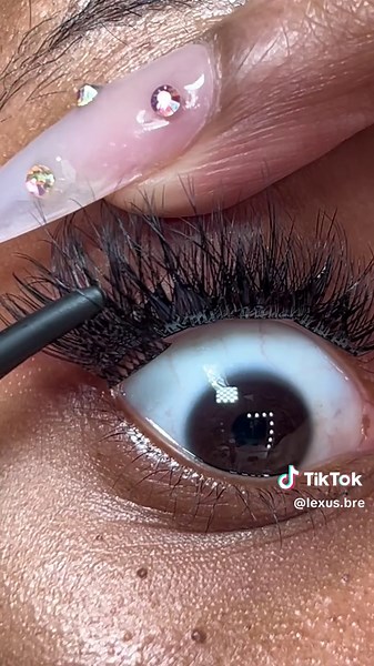 DIY Cluster Lash Extension Tutorial with Veyes Beauty