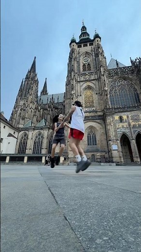 Castillo de Praga en República Checa 🏰 | Malena Narvay #malenanarvay #praga #republicacheca #viajes