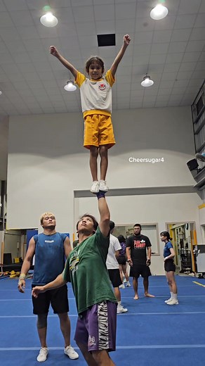 單手丟單手接很難欸 #taiwan #cheeracro #cheerstunts #partnerstunt #cupie #funnytime #family #cheer #cheerleading #daughter | CheerSugar方糖