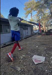 Así fue el primer entrenamiento de Cayden en su jaula de bateo ⚾️ 😅 Aquellos me preguntan donde la compré, aquí está la tienda donde la conseguí 👉🏿 @Anytime Baseball Supply 👈🏿