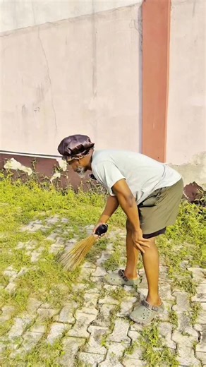 Dr Ayodele Renner on Instagram: "Mama Dependable carry Dependable go hospital to take the Measles and Rubella Vaccine. . . . . . . #thenoisynaijapaediatrician #DrRenner #AyoRenner #mrvaccine #vaccination"