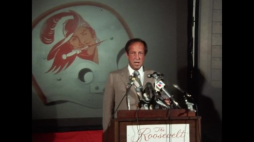 Bucs select Lee Roy Selmon with No. 1 pick in 1976 draft