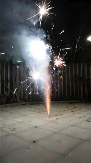 Knetter Fontein 💥 #fireworks #satisfying | Shell Martijn