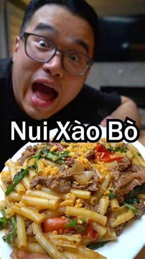 Stir-fried noodles with beef. Only 10,000 VND per plate.