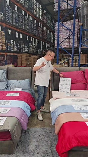 【 𝐁𝐋大厂床单大清仓 】 错过直播的别担心 可以回看重播直接下单😍 🛒 下单方式：评论区打code 数量 📍 西马 RM10任买 📍 东马 ✈️ 空运1KG：RM10 🚢 海运 RM35任买 📍 🇸🇬新加坡 首 1KG：RM30 续重 RM5 / KG ⚠️ 重要提醒‼️ ✅ 24 小时内完成汇款 👉🏻才能保留【福利 / 优惠 / 赠品】 ❌ 逾时系统将自动取消，不作保留 清仓数量有限 看到喜欢的记得快快下单 🛏️✨ | QR Fashion 直播