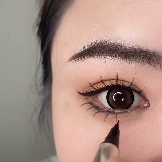 Eyeliner Tutorial for Beginners ✨ Easy Eye Makeup Techniques + Eyebrow Drawing #shorts #beauty