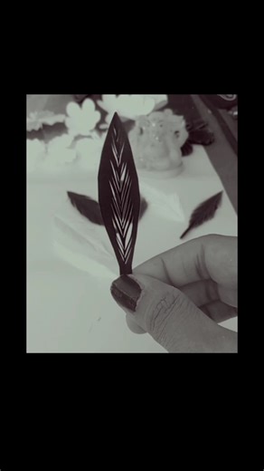 how to make feather from paper 😻 | Easy paper craft ideas #shorts #short #shortvideo #youtubeshorts