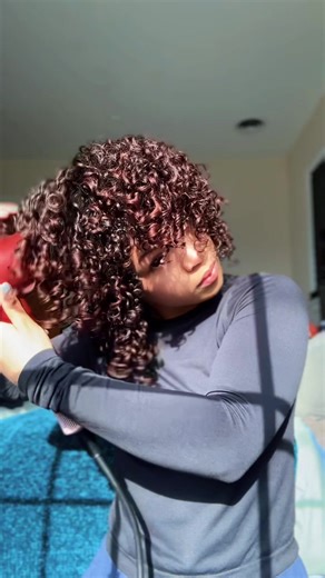 A few quick diffusing tips from a Delaware curl specialist ✨ Diffuse smarter to minimize frizz boost definition. #DelawareCurlyHair #CurlSpecialist #MiddletownDE #CurlyHairTips #DiffuseDontFrizz