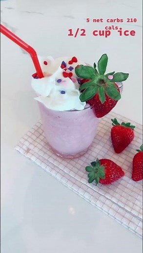 Keto strawberry smoothie 5 net carbs 210 calories | smoothie weight loss recipe