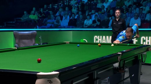 Another epic frame in this Champion of Champions final! 💪 Judd Trump will be mightily relieved to have got that one over the line 👊 Sportsbet #ChampofChamps | Champion of Champions Snooker