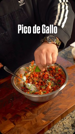 Salsa 101, episode 1: PICO DE GALLO This is the salsa that changed everything for me 🫶🏼 let’s run it back Drop a “pico” below if you want the recipe👇🏼 #salsa101 | Chef Jonathan Zaragoza