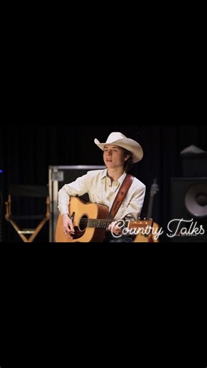 John Foster’s rendition of Amazing Grace reminds us that no matter where we’ve been, there’s always a path back to grace. His voice brings a deep sense of healing and hope. 🌟🎶 #JohnFoster #AmazingGrace #SoulfulSounds | Country Talks