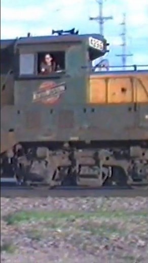 Classic EMD GEEP with 567 engine AUDIO UP! #railroad #railfan