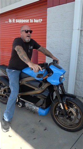 I Finally Ride An Electric Bike (Harley Livewire)
