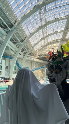 It’s October 1st, so you know what that means… spooky season has officially taken over! 👻 🕸️ The American dream ghost is back & having a ghoul time enjoying our attractions, dining, and shopping! 🎢🍗🛍️ Looks like even the afterlife can’t resist a day of fun! ✨ | American Dream