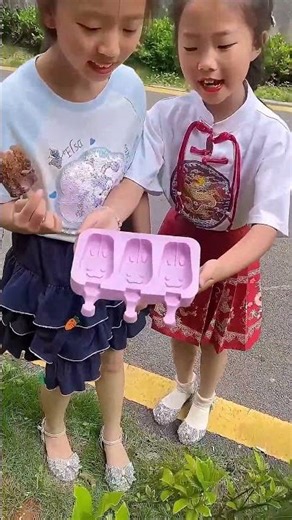 Sharing some ice cream with everyone! 🥰 #Funnyfamilygames #funny