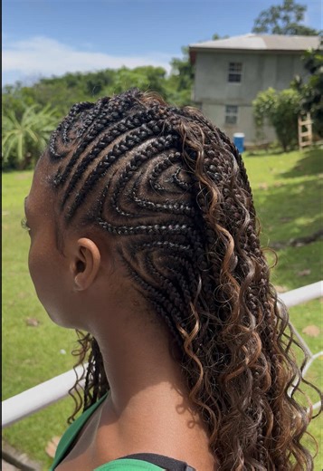 Tired of regular boho braids? Braided Mohawk is definitely the way to go! 2 in 1 hairstyle and it’s way more versatile than you think! #fyp #braidersingrenada #grenada #thebraidlabgnd #CapCut
