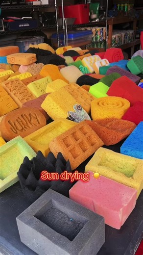 After a good bath yesterday, they needed a proper dry ! @SpongeJunky Had to grab a second table. Why does it look like more today than it did yesterday? lol 85% of these sponges can be found in the “showcase” tab at the top of my main page if you liked some and I do a free sponge giveaway for super fans every month. For those who were asking about me selling them 💕
