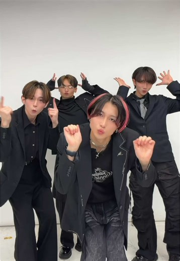 懐かしい曲で🎧🕺 ZENSEで推し見つけてみない？🫢 @kyota🦊 @🦎僕、ばきドル。😜 @R1kuto @Z o m i🔍 @jukiyachaaan/きーちゃん🐆 @ゆーひ🐧 #ZENSE #ゼンス #ライブ配信 #メンズダンスグループ #tiktoklive