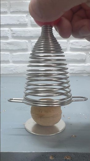 The Fastest Way to Crack Walnuts in Seconds!