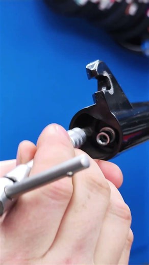 How to properly remove the lowers from your MTB bicycle suspension fork.