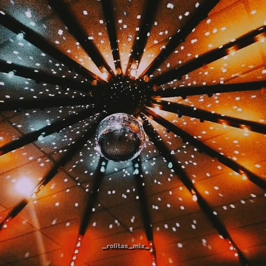 The Weather Girls - It's Raining Men (Lyrics Video)