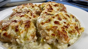 Irresistible pollo con salsa de puerros