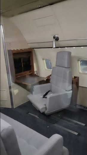 Inside tour of an Air Force 1 Boeing 707 #aviation