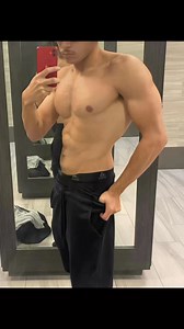 ⚠️Mistake you might be making while training abs⚠️ 1️⃣. Doing circuit/gaint sets expecting your abs to grow: these circuit tend to focus on that “burn” feeling from long duration set(s). This style of training doesn’t stimulate those fast twitch fiber that are responsible for size/hypertrophy while causing an excess amount of unnecessary fatigue. You want to train your abs like any other muscles. 8-30 reps leaving 0-5 reps in the tank and progressively overloading 2️⃣.Lifting with your hip (flex