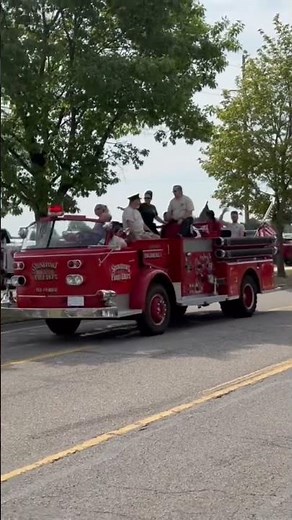 Stonefort IL Fire Department Engine 1 #americanlafrance #oldschool #firetruck #parade #viral