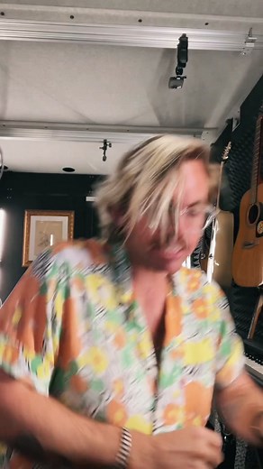 Crafting Hit Songs: The Art of Riffs and Underlicks