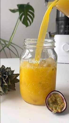 Fresh Pineapple Juice Hits Different 🍍 #pineappejuice #healthyrecipes #juicing