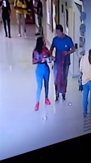 1.7M views · 5.3K reactions | #Cancún | Buscan a pareja que se "Encontró dinero" Texto original: Buenas noches el día de hoy en mi trabajo se me extravío un cantidad grande de dinero, y obviamente la empresa me lo cobraria a mi, me apoyarian compartiendo para llegar con las personas que encontraron el dinero, fue en plaza las américas en el CINEPOLIS VIP. MUCHAS GRACIAS. | Reporteros Ahora | Facebook