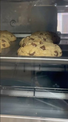 Galletas de chispas de chocolate en proceso ….