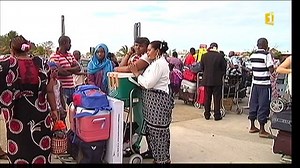 47K views · 210 reactions | Une note de service émanant du Ministère des Transports Comorien, est tombée hier : les avions des compagnies Ewa Air et Air Austral ont l'interdiction de se poser à Moroni. Pour quelles raisons ? Explications ... | Mayotte la 1ère | Facebook