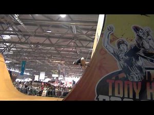 Tony Hawk live skateboard half pipe session Gamescom 2012 HD